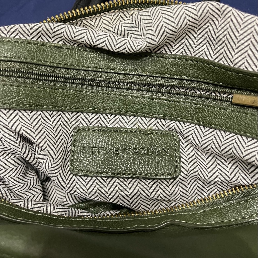Steve Madden olive green with side compartment satchel purse, smoke free home - Picture 6 of 8